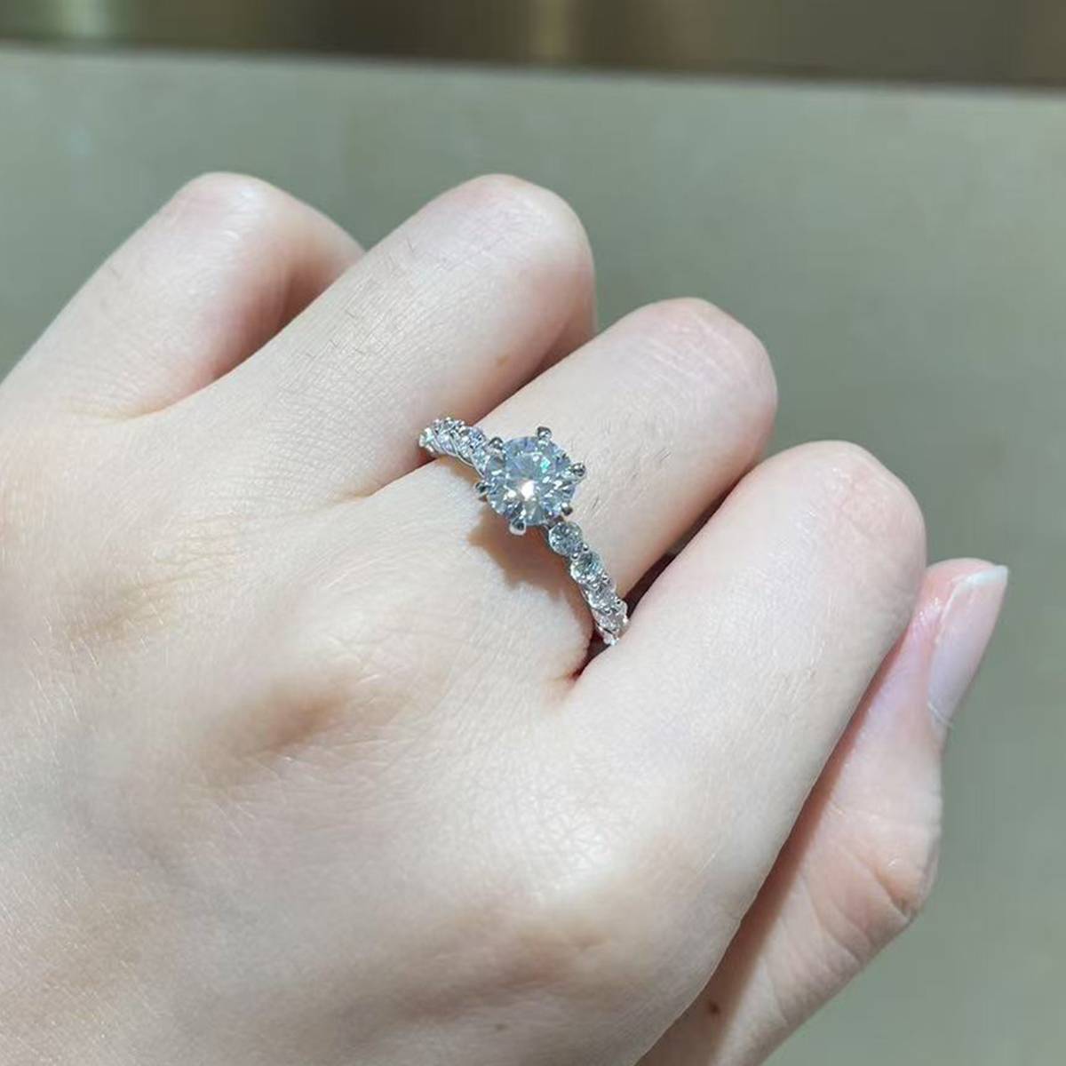 Single Head Women's Ring S925 Silver Plated Platinum Customized Selection Main Stone Moissanite Diamond 1.0ct/Secondary Stone High Carbon Diamond